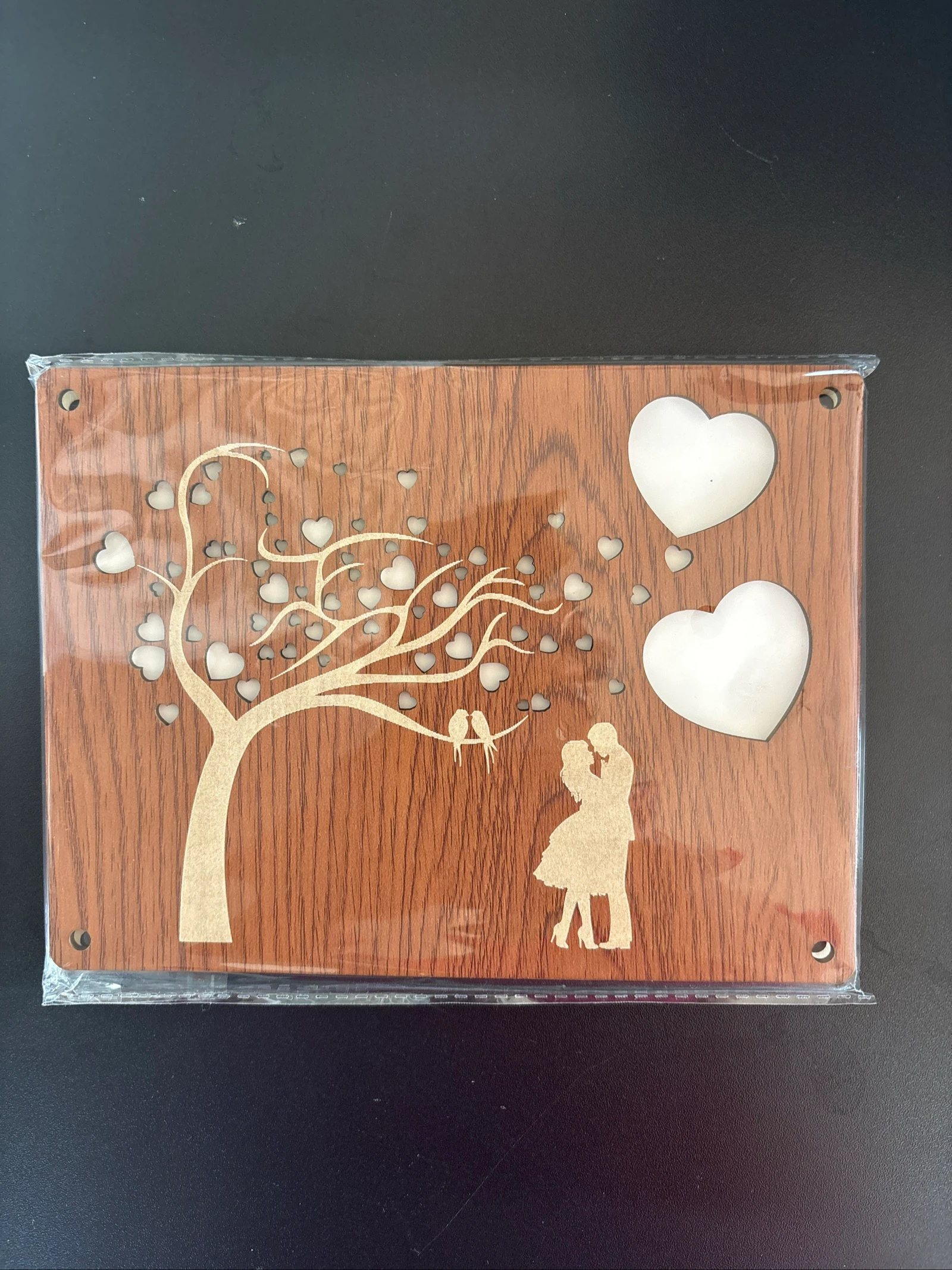 Livre d’or en bois cœur – décoration mariage / anniversaire